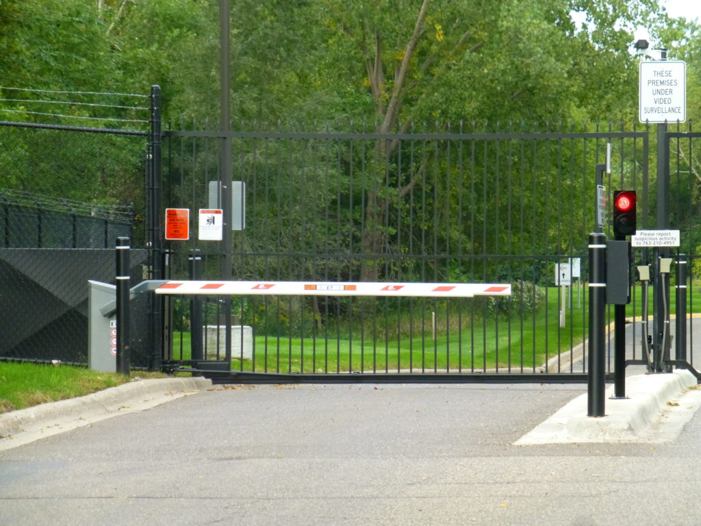 VERTICAL PIVOT GATE PHOTOS AutoGate